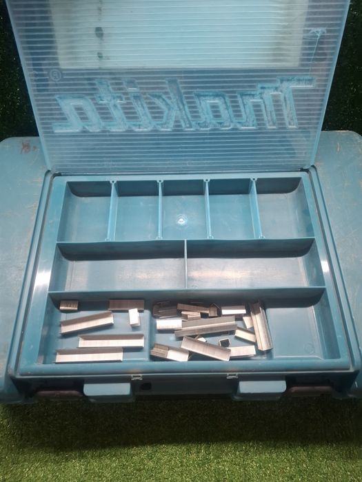 Такер на Makita BST221