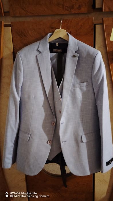 Costum bărbați, Sacou, Pantalon, vesta, Cămașă și curea.