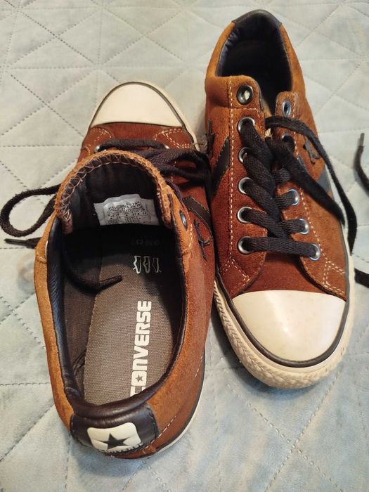 Tenesi Converse Nr 37,5 ,din piele întoarsa