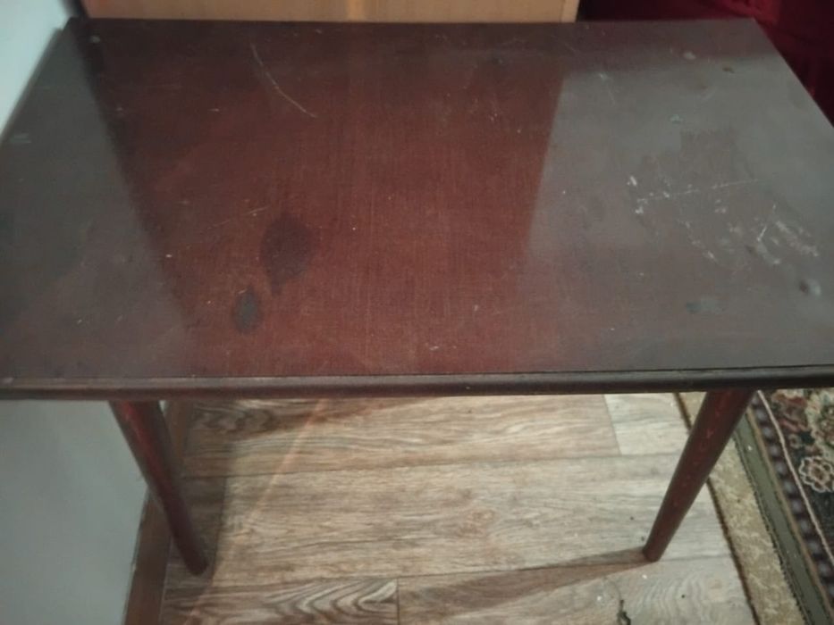 Стол ибанитовый литой