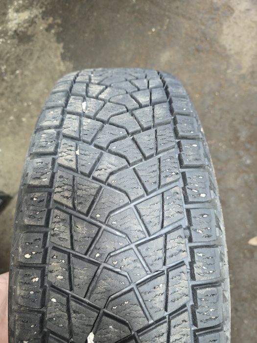 Продам два балона резины 215/70 R16