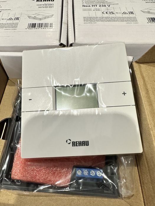 3x Termostat Rehau NEA HT 230 V