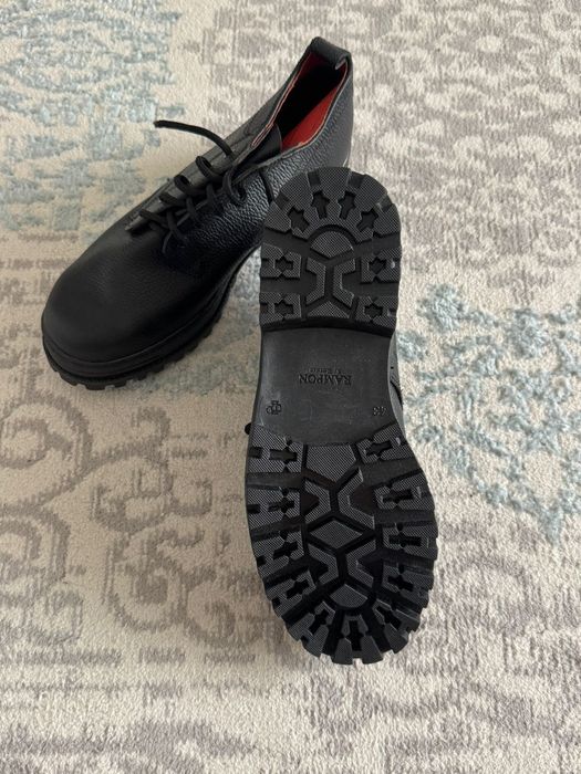 Продам новые ботинки