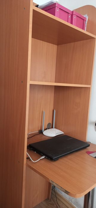 Продам стол компьютерный с полками