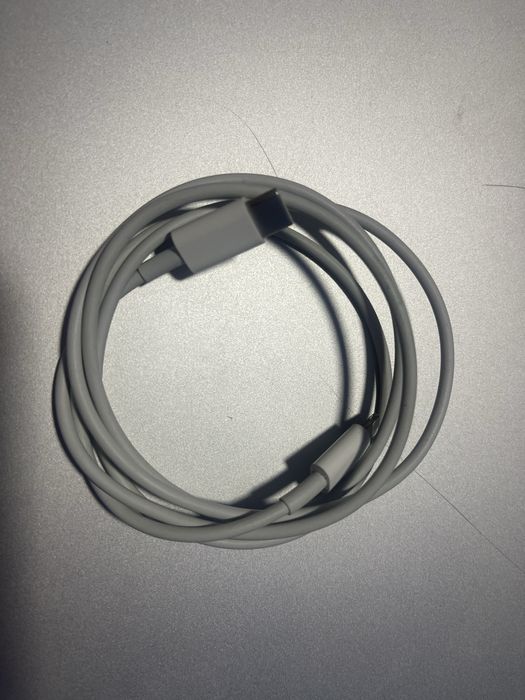 Iphone , cablul de alimentare original USB