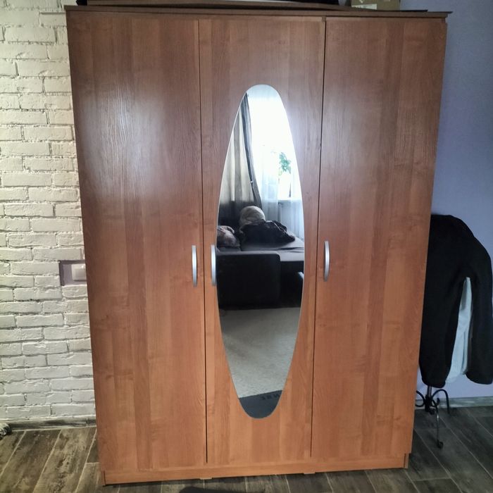 Шкаф трёхдверный,хор сост