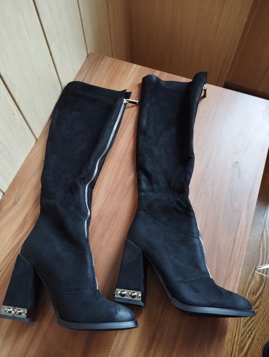 Продаются сапоги из натуральной  замши, демисезонные