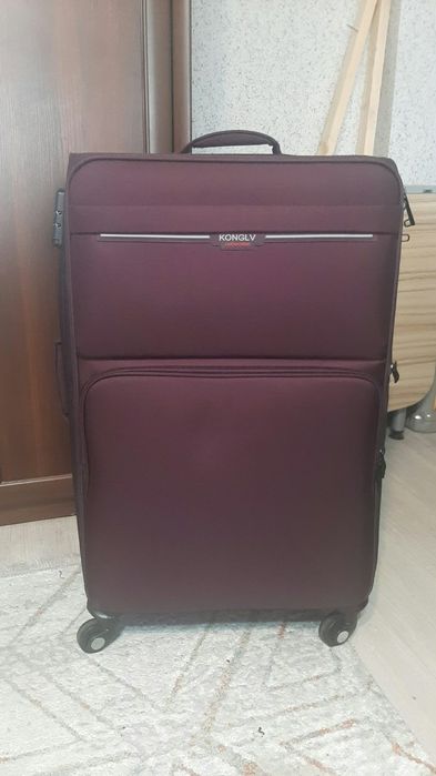 Продам чемодан в отличном состоянии