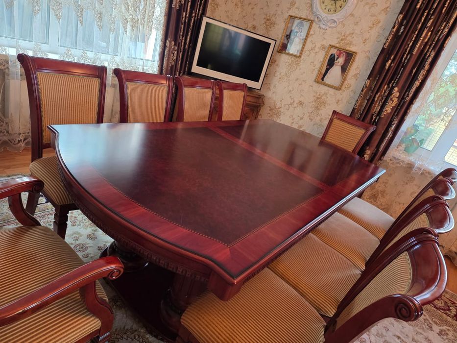 Стол со стульями