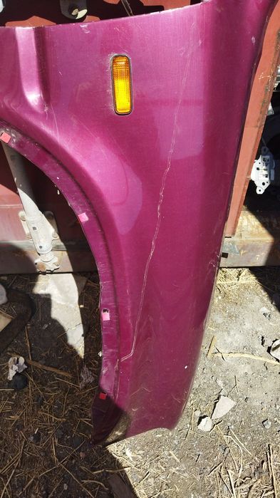 Крыло переднее правое