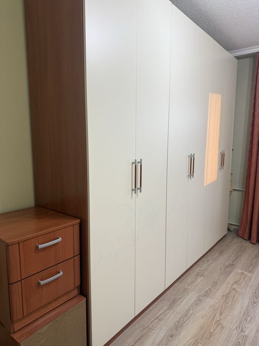 Продам Шкаф + 2 тумбочки