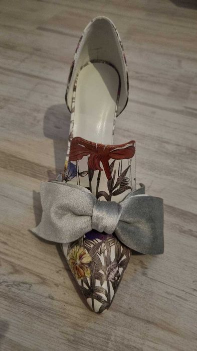 Pantofi de dama eleganti, model deosebit, masura 38.5/39, nepurtati