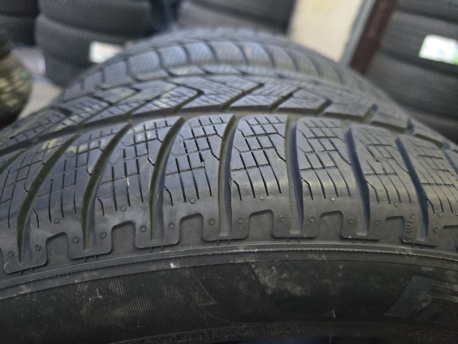 Anvelope iarna 235 50 20