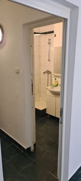 Închiriez spațiu comercial