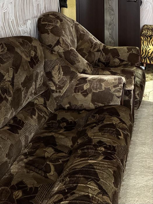 Продам Диван и два кресла