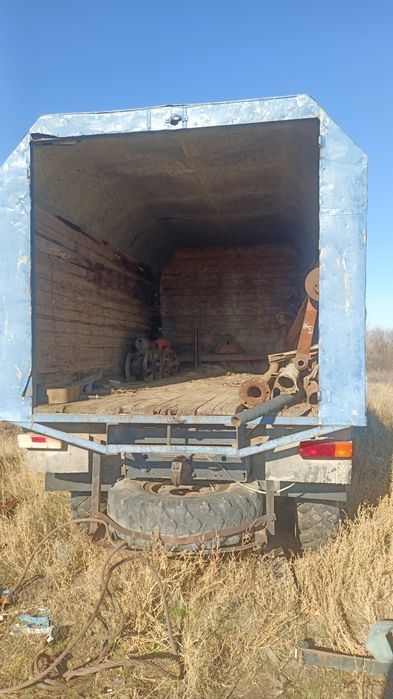 продам ЗИЛ 131 с будкой