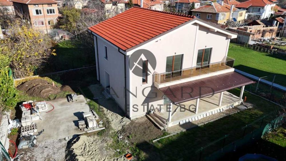 оф.24684 Самостоятелна двуетажна къща с акт 16 в Крумово