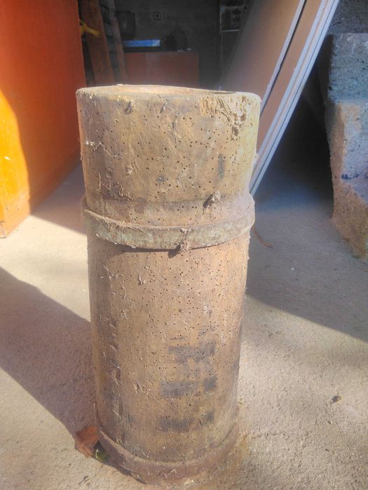 Продавам голяма антикварна чукалка за пипер и подправки