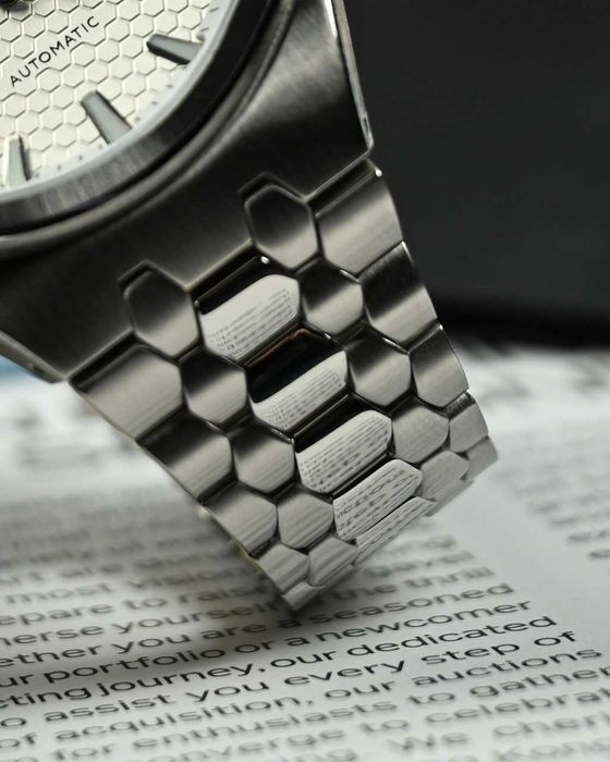 Naga Time Co. 39 Silver White