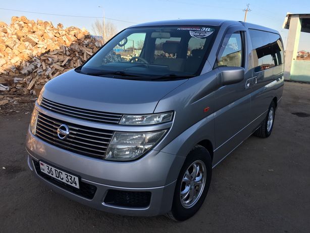 Nissan Elgrand 2003