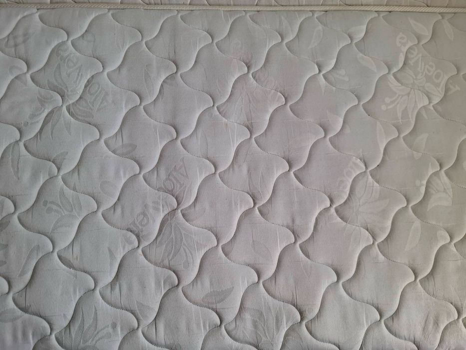 Продавам легло 150/200 с 2 матрака