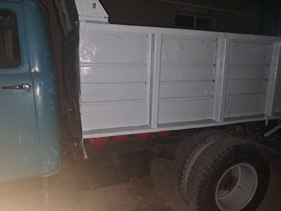 Zil samasval sotiladi kvadrat