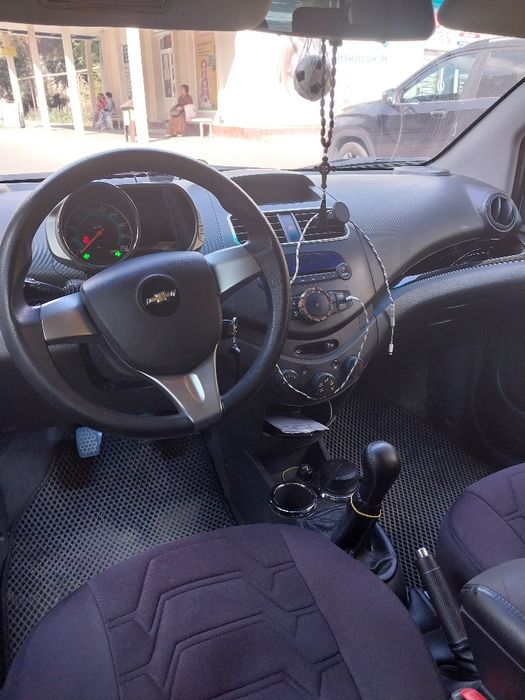 Спарк 2018г механика  белого цвета