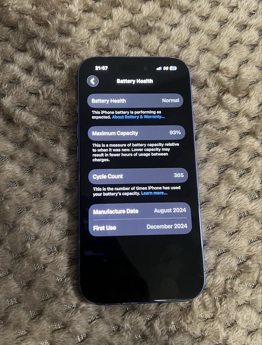 Iphone 16 blue 93% battery health