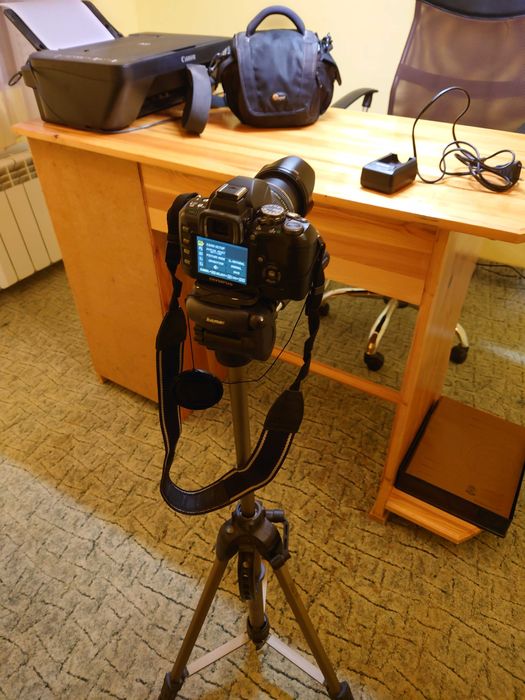 Продавам компактен огледален фотоапарат Olympus E-410 - Пълен комплект