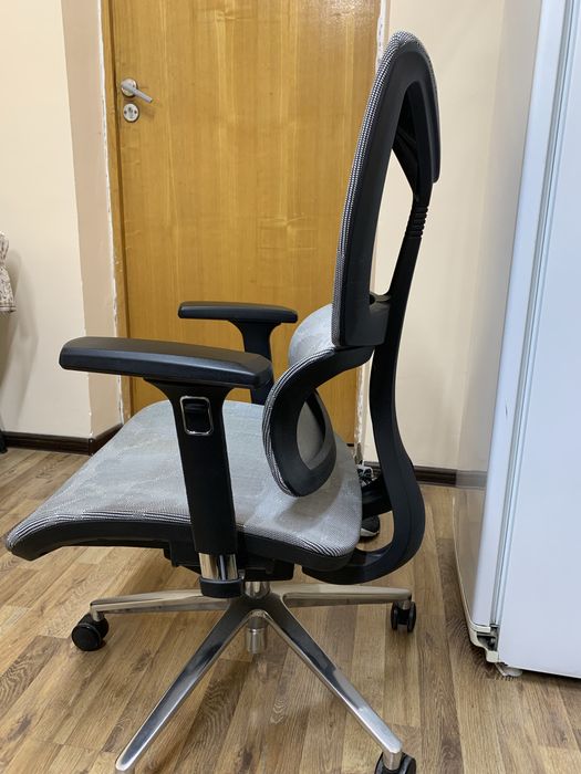 Кресло офисное серый