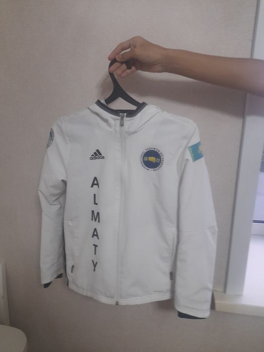 Продам спортивный костюм