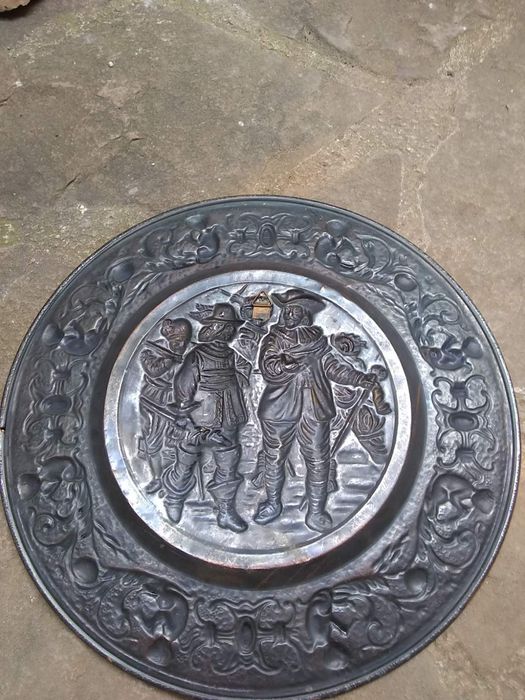 Медни картини с релеф