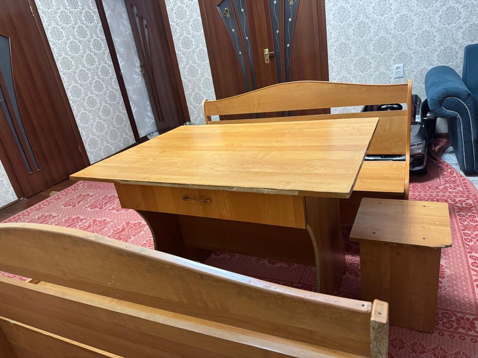 Кухонный стол стулья