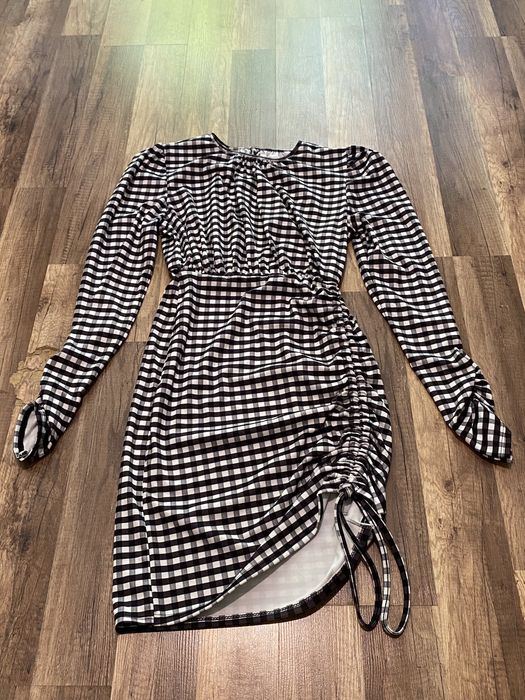 Къса рокля с дълъг ръкав