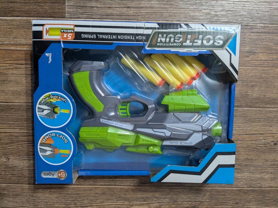 Игрушечный пистолет NERF