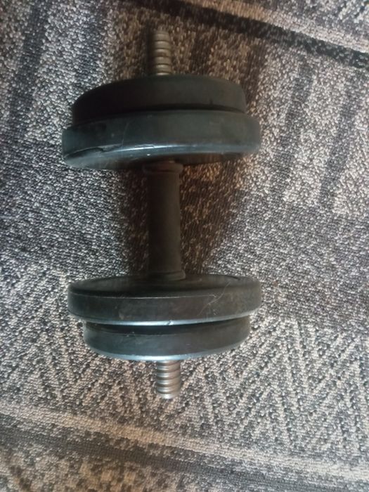 Продам гантелю спорт