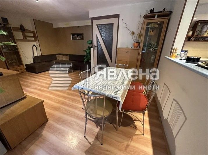 Дава се под наем Тристаен апартамент в Варна, Спортна зала - 112 кв.м за 750 € - Снимка #1