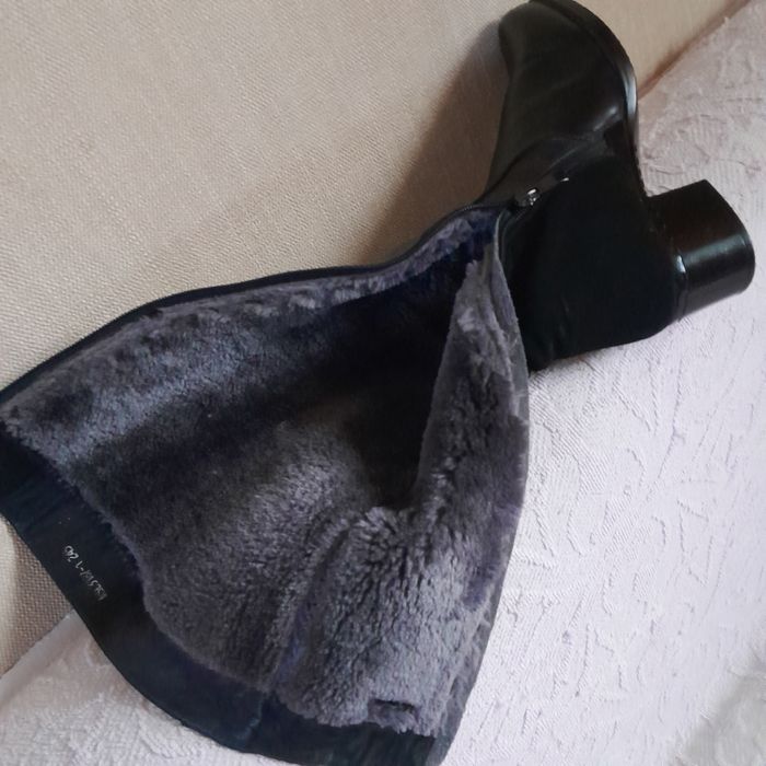 Продам женские сапоги
