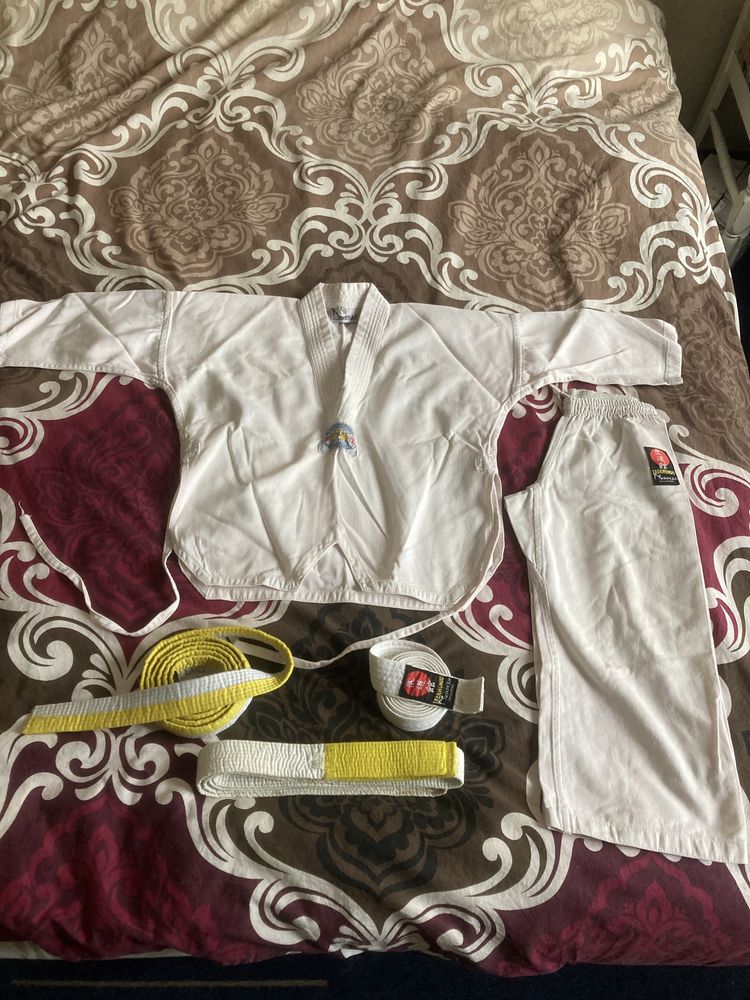 Екип за тайкуондо 128 см с 3 колана гр. София НПЗ Дианабад • OLX.bg