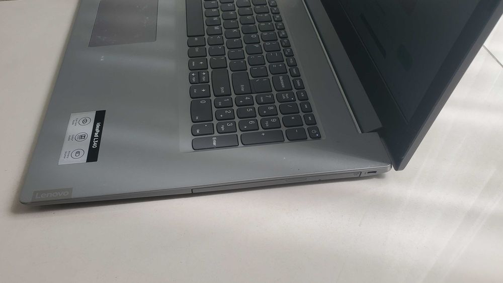 Лаптоп Леново 17 инча i3, SSD 500 gb, оригинален Window 11, като нов