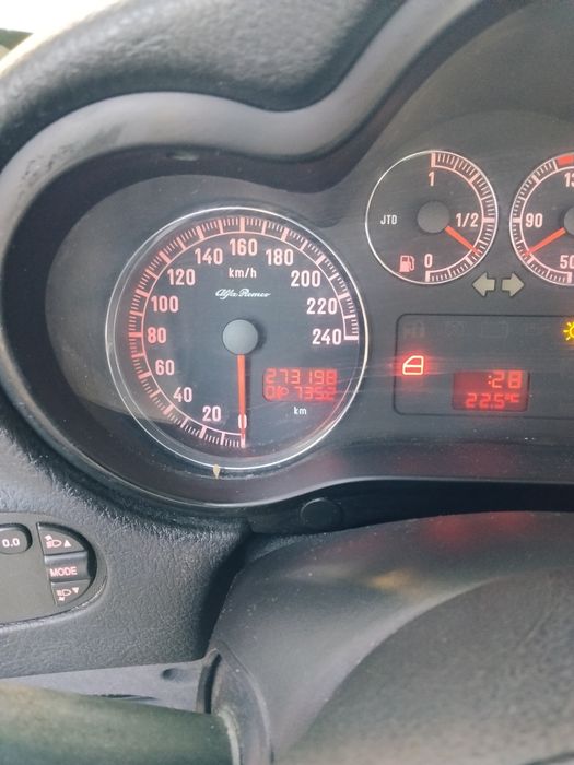 Vând Alfa Romeo 147