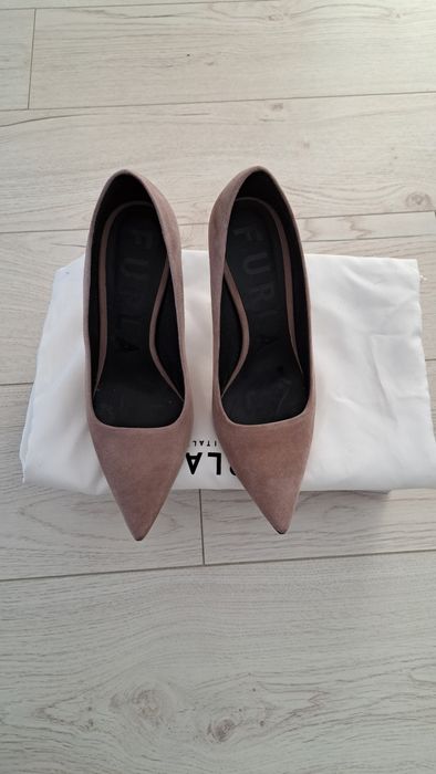 Vând pantofi eleganti marca Furla