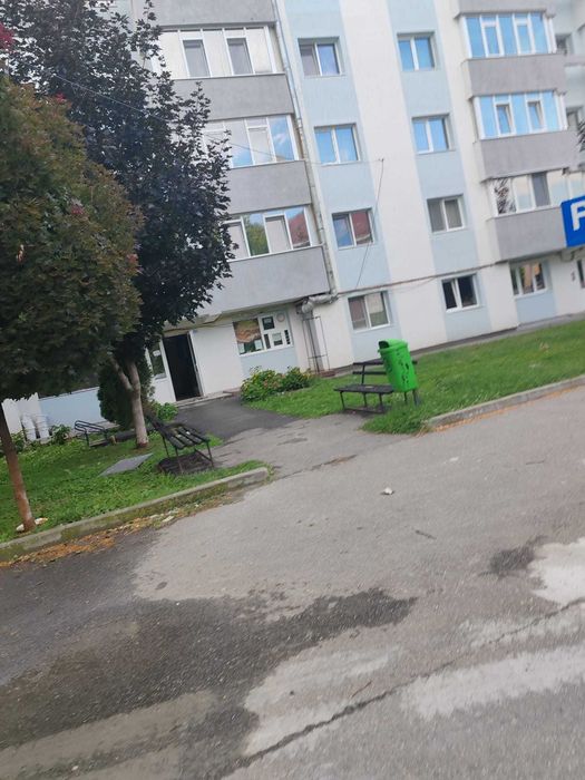 De vânzare apartament 3 camere