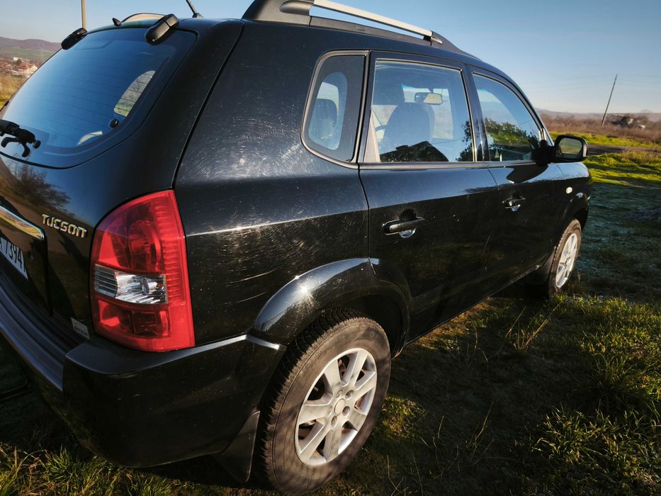 Продавам Хюндай "Туксон", всичко платено,  оборудван с газов инжекцион