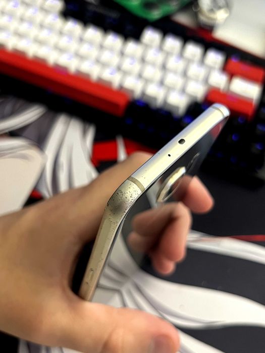 Samsung Galaxy S6 – stare bună, complet funcțional