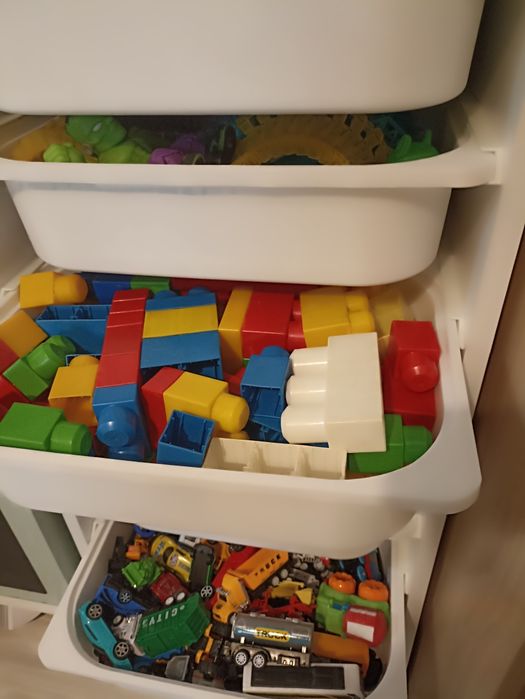 Шкаф за играчки  с кутии