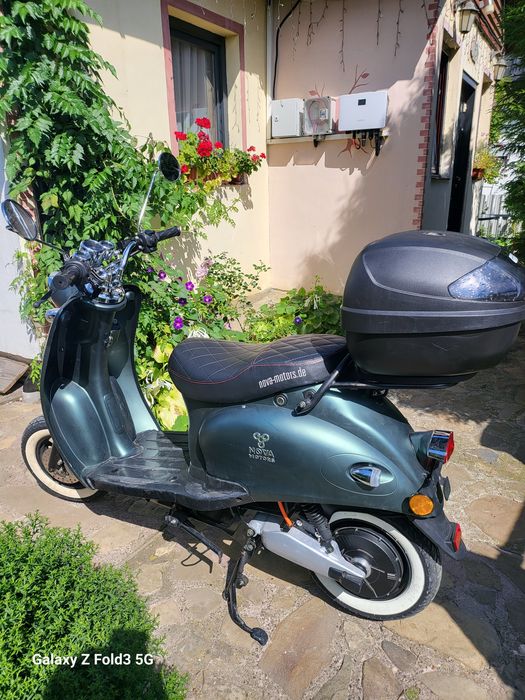 Scuter electric E-RETRO STAR PRO
