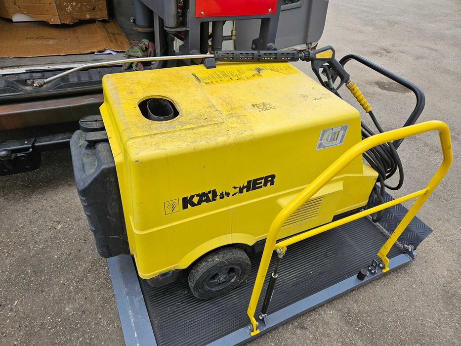 Параструйка  Водоструйка КЕРХЕР
KARCHER HDS 690