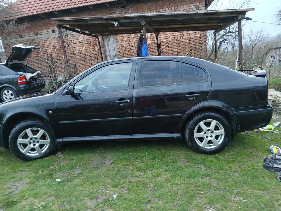 Dezmembrez skoda octavia 1