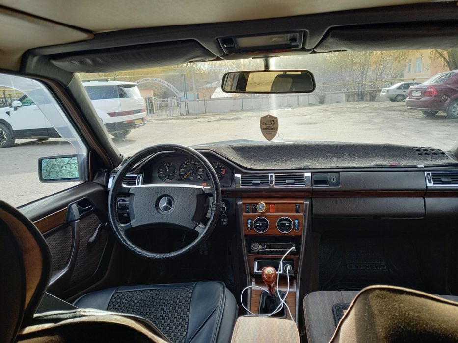 Срочно продам Мерседес 124
